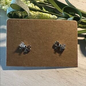 Bow stud earrings